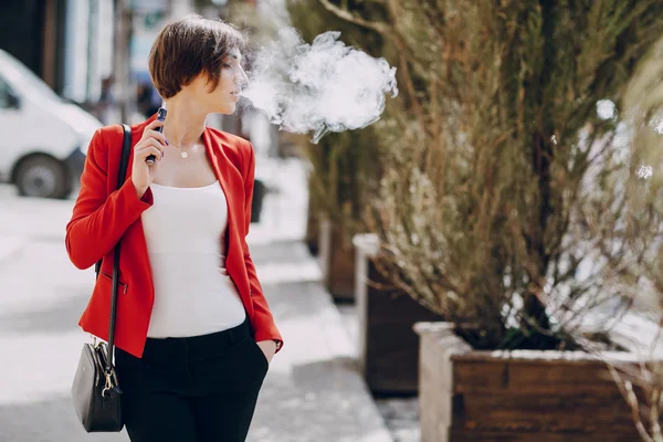 Girl with the electronic cigarette — Stock Photo, Image