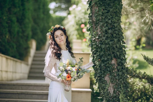 Bride with the crown — Stock Photo, Image