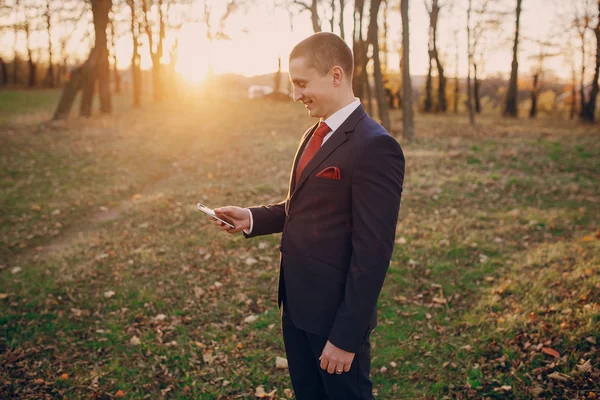 Homme avec téléphone — Photo