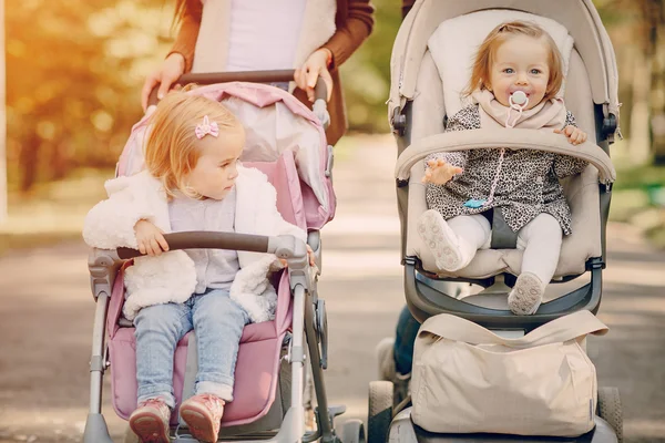 Family walk in the park — Stock Photo, Image