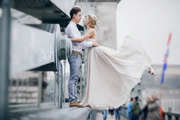 Wedding day in Budapest — Stock Photo, Image