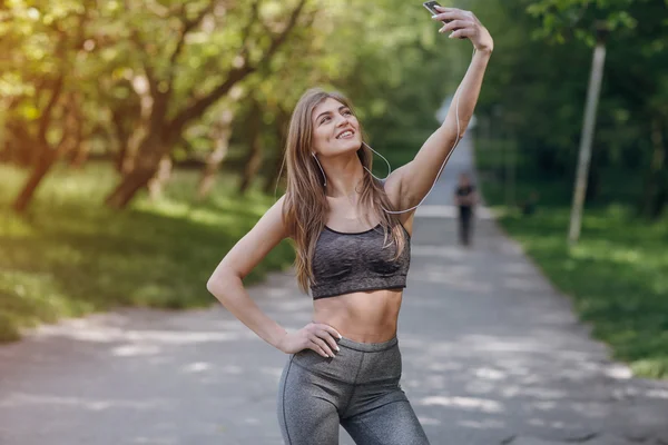 Hermosa chica deportiva — Foto de Stock