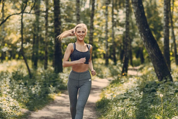 Krásná sportovní dívka — Stock fotografie