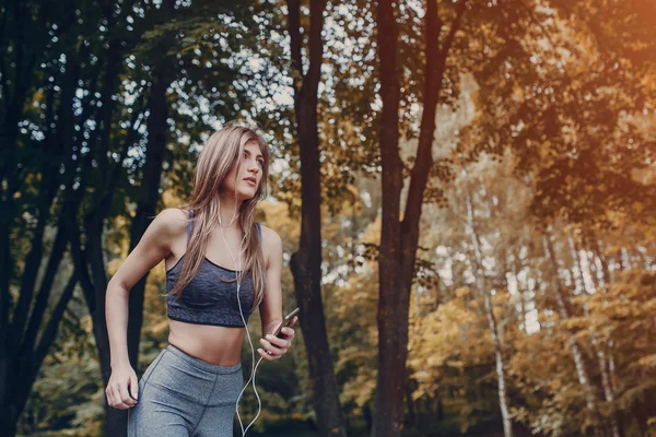 Hermosa chica deportiva — Foto de Stock