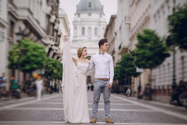 Wedding day in Budapest — Stock Photo, Image