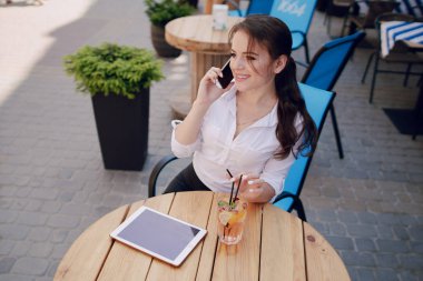 iş kadını becerikli alet sahiptir