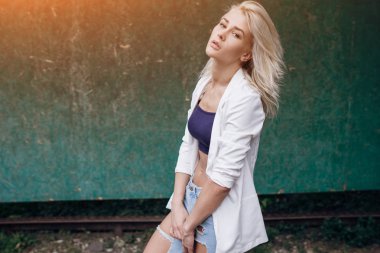 şık kız sarışın