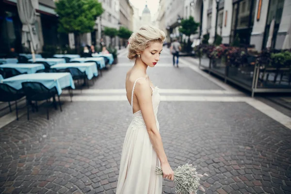 Wedding day in Budapest — Stock Photo, Image