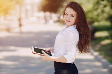 iş kadını becerikli alet sahiptir