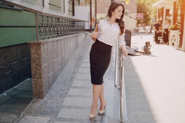 iş kadını becerikli alet sahiptir