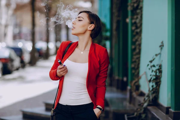 Girl with the electronic cigarette — Stock Photo, Image