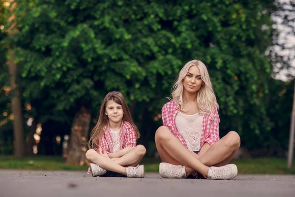 Young family mother and daughter — Stock Photo, Image