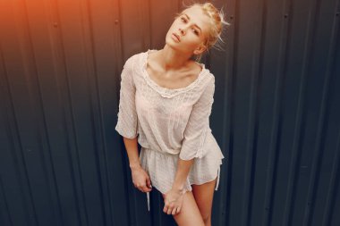 şık kız sarışın