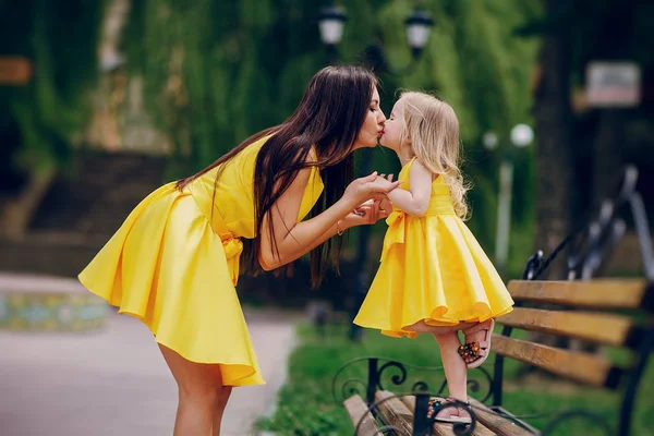 Madre e hija — Foto de Stock