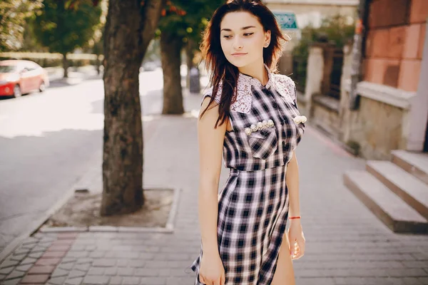 Beautiful girls on the street — Stock Photo, Image