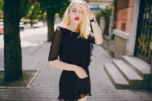 Beautiful girls on the street — Stock Photo, Image