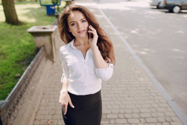 iş kadını becerikli alet sahiptir