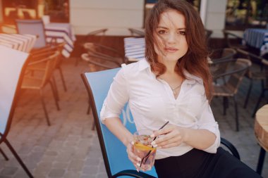 iş kadını becerikli alet sahiptir