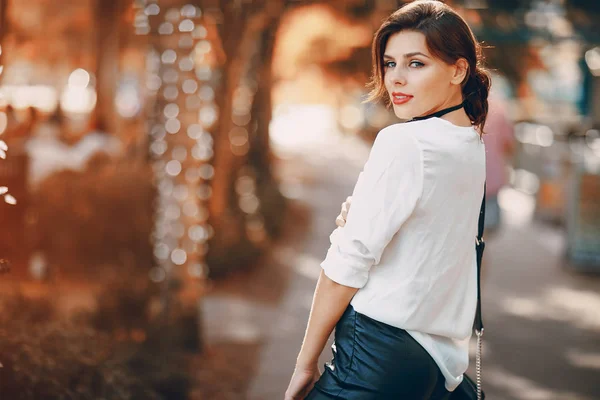 Beautiful girl on the street — Stock Photo, Image