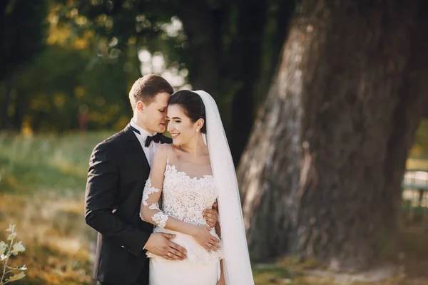 Nevěsta a ženich — Stock fotografie