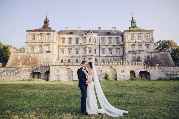 Nevěsta a ženich — Stock fotografie