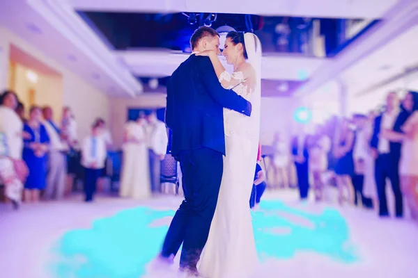 Ilk düğün dansı — Stok fotoğraf
