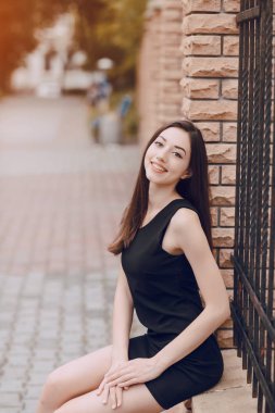 Sokaktaki güzel kız