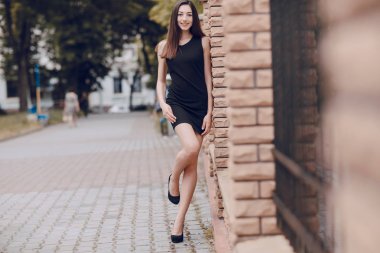 Sokaktaki güzel kız