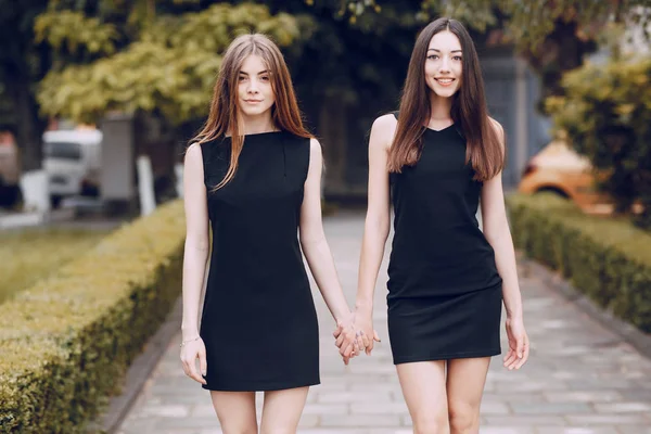 Due belle ragazze — Foto Stock