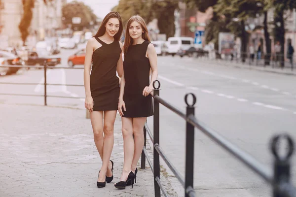 Duas meninas bonitas — Fotografia de Stock