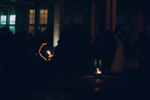 Feuershow bei einer Hochzeit — Stockfoto