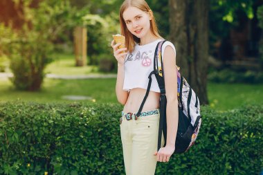 Sokakta genç modeli