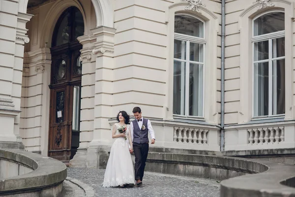 Koninklijk huwelijk in de oude stad — Stockfoto