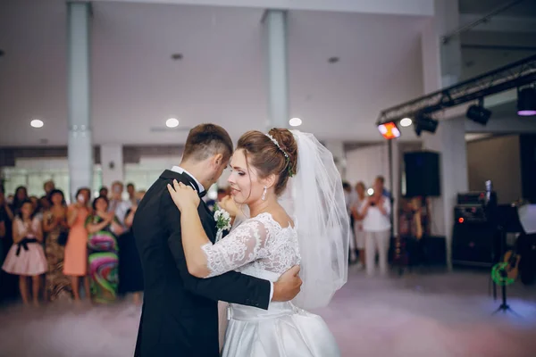 Eerste huwelijk dans — Stockfoto