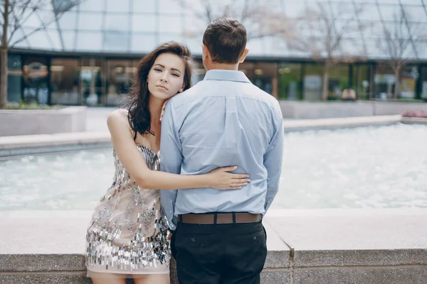 Hermosa pareja en la ciudad —  Fotos de Stock