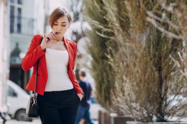 elektronik sigara ile kız