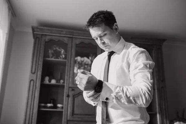 Groom preparing morning — Stock Photo, Image