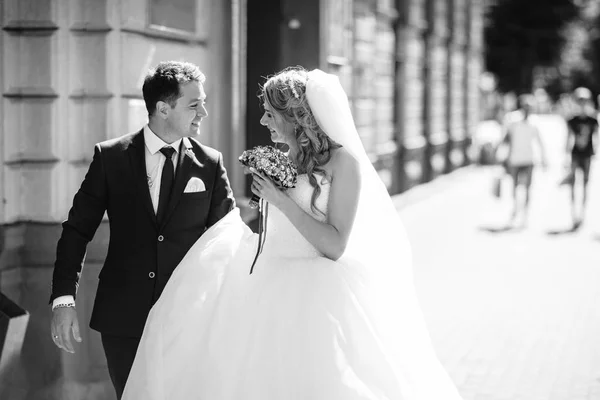 Beautiful wedding couple — Stock Photo, Image