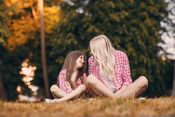 Young family mother and daughter — Stock Photo, Image