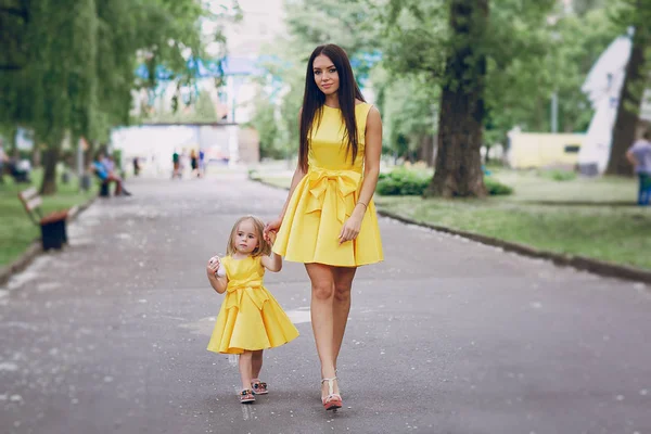 Mother and daughter — Stock Photo, Image