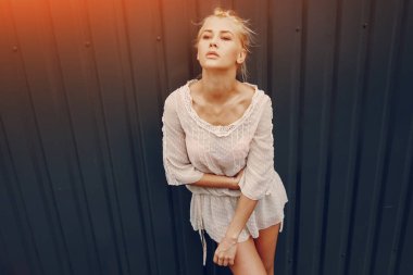 şık kız sarışın