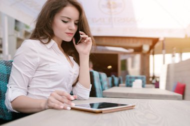 iş kadını becerikli alet sahiptir