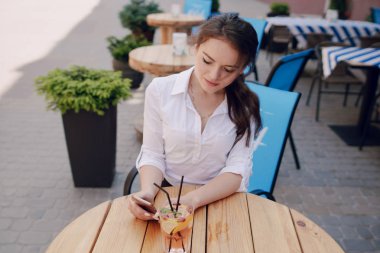 iş kadını becerikli alet sahiptir