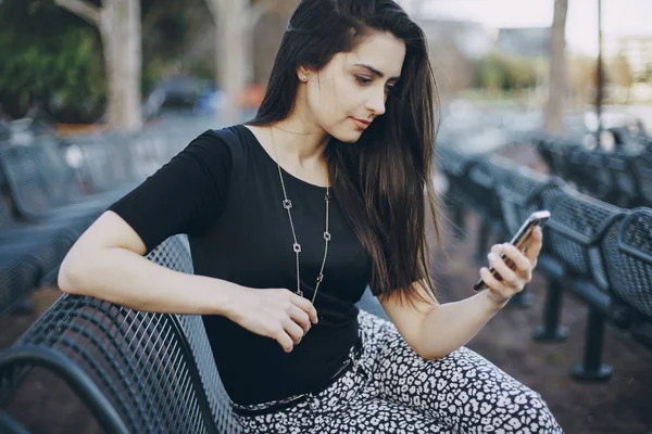 Beautiful brunette girl — Stock Photo, Image