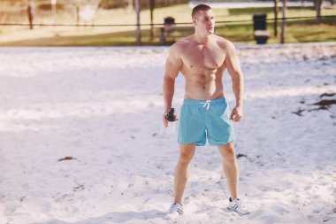 yakışıklı atletik erkek