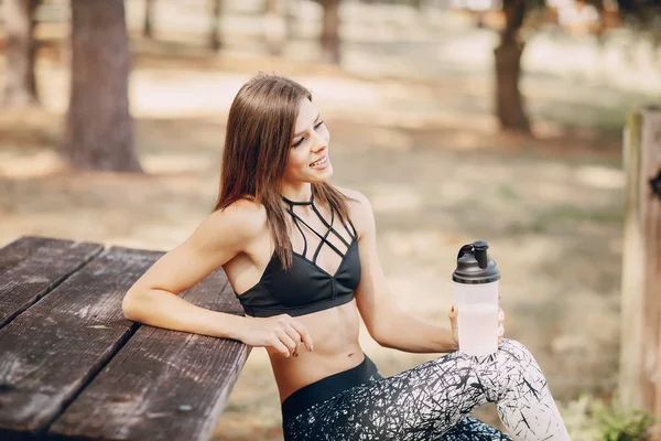 Hermosa chica deportiva — Foto de Stock