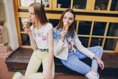 Sokakta genç modeli