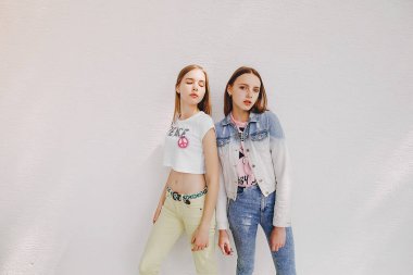 Sokakta genç modeli