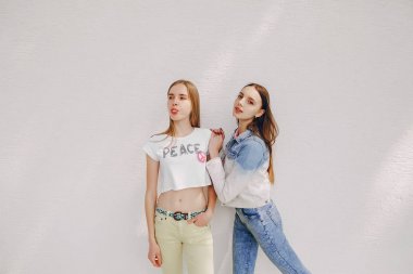 Sokakta genç modeli