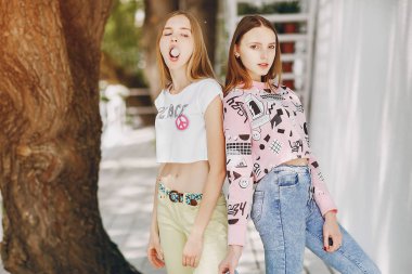 Sokakta genç modeli